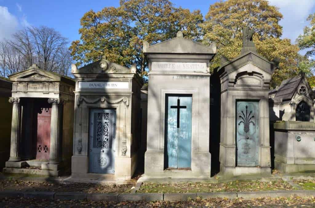20 Reasons to love France. France is one of the most visited countries in the world. From the fantastic gastronomy (think croissants, baguettes, cheese and wine), the language to the stunning scenery, there are many reasons to love France. #France #Bastille Day #Explore #Travel Père Lachaise Cemetery tombs in Paris - Reasons to love France