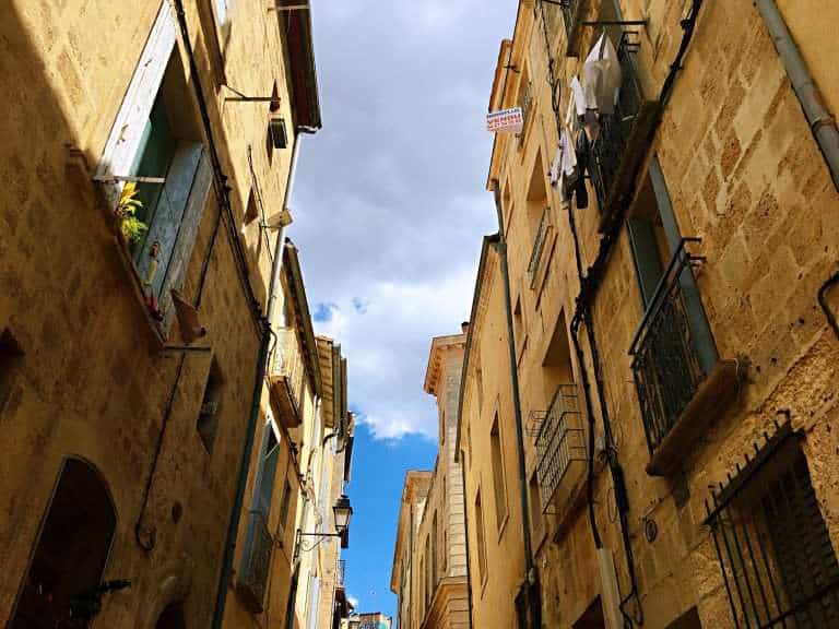 Cool facades in the Old Town - Things to do in Montpellier