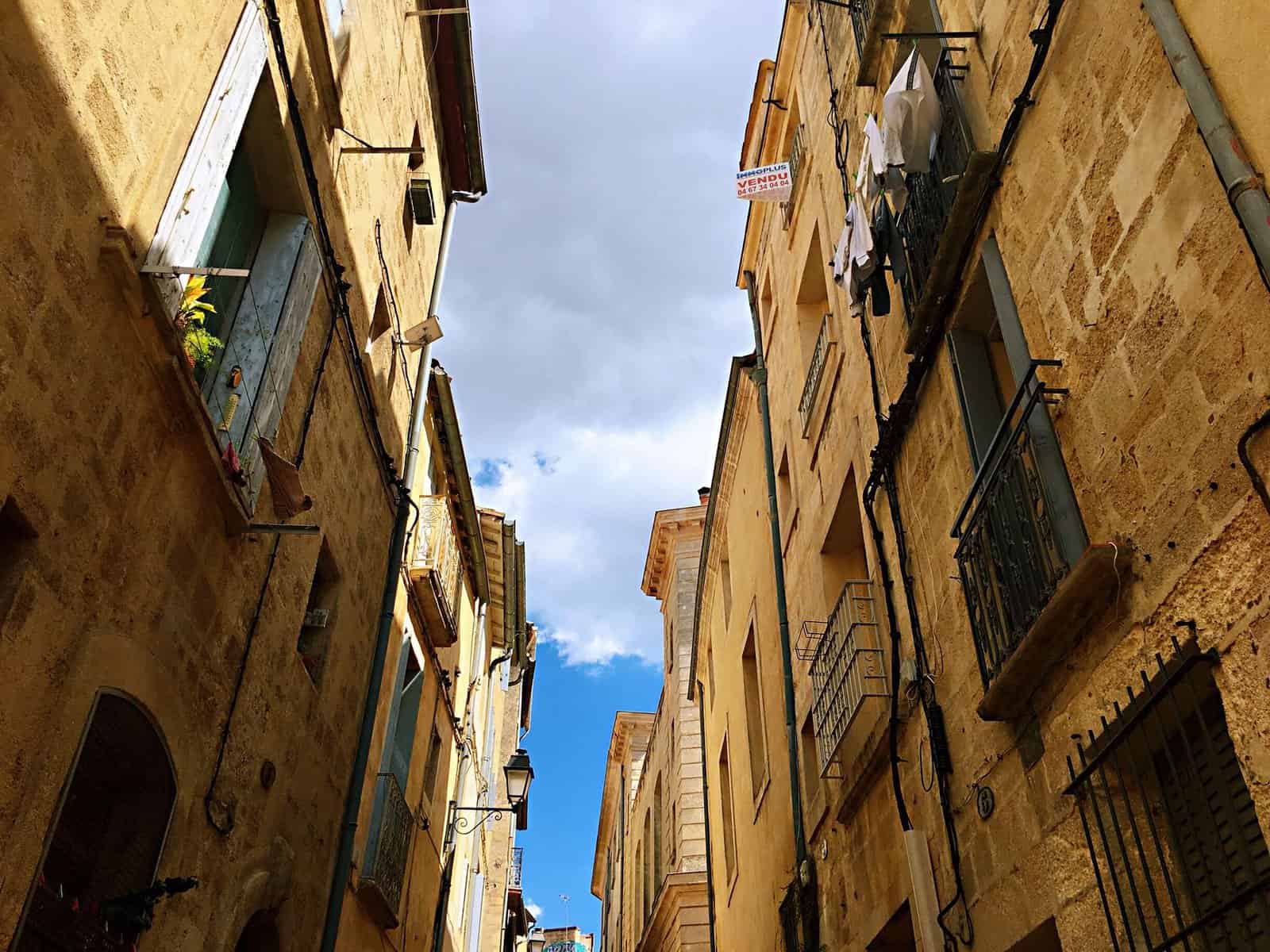 Cool facades in the Old Town - Things to do in Montpellier