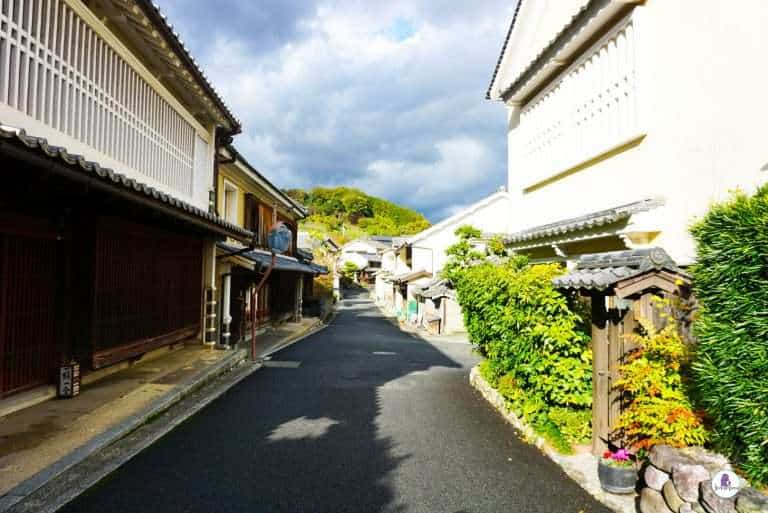 Street in Ozu - Take a trip down to Ozu City to discover another side of Japan. This small town located in Ehime Prefecture on Shikoku Island is a gem worth visiting.