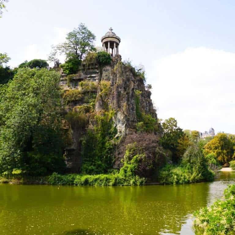 Temple de la Sybille in Parc des Buttes CHaumont