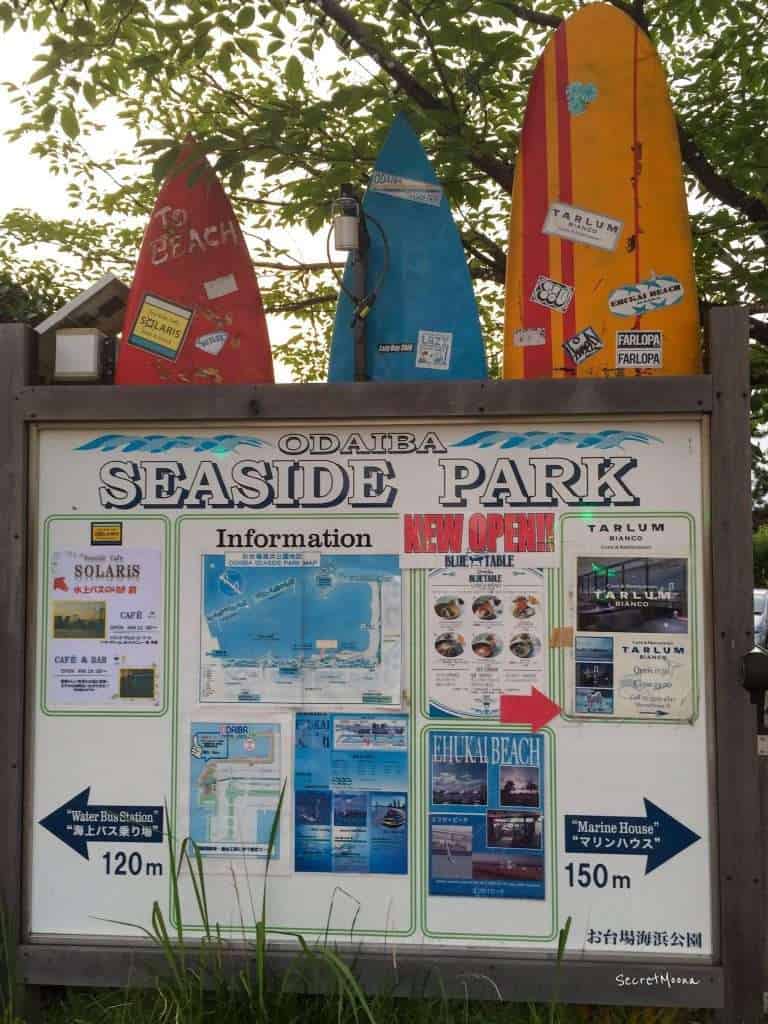 Information plan with 3 surf boards at the back - Odaiba