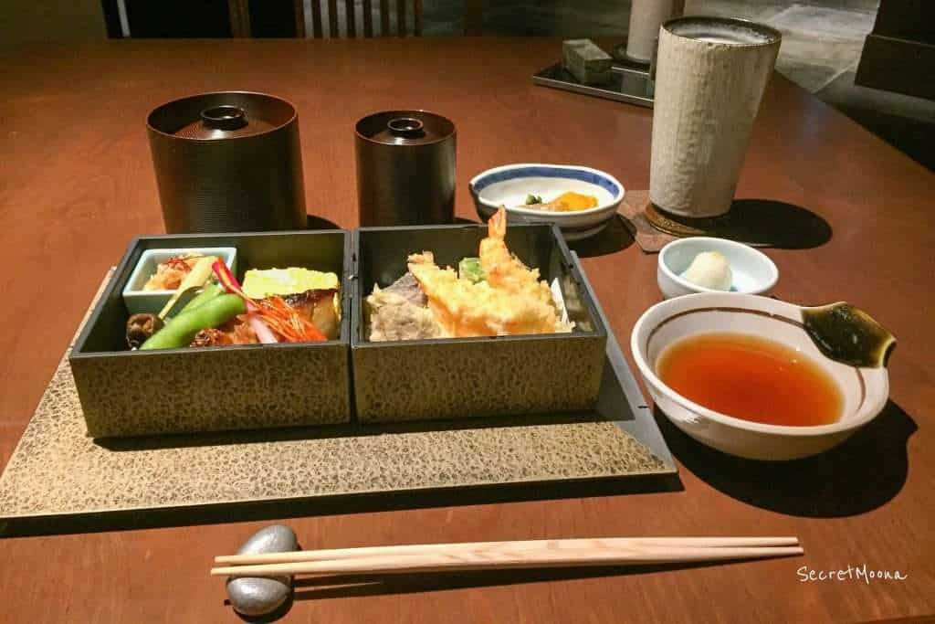 Japanese customs and table manners: chopsticks use