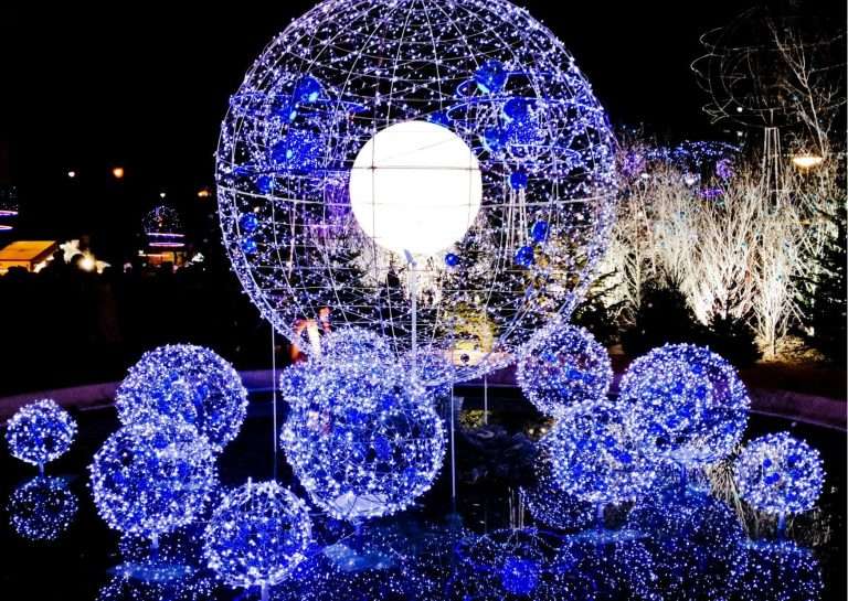 Christmas lights in Paris