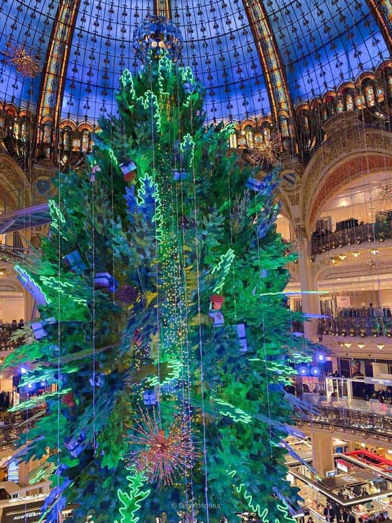 <strong>Where to See the Best Christmas Lights & Decorations in Paris </strong> 16 Christmas Lights in Paris - Gigantic Christmas tree at Galerie Lafayette