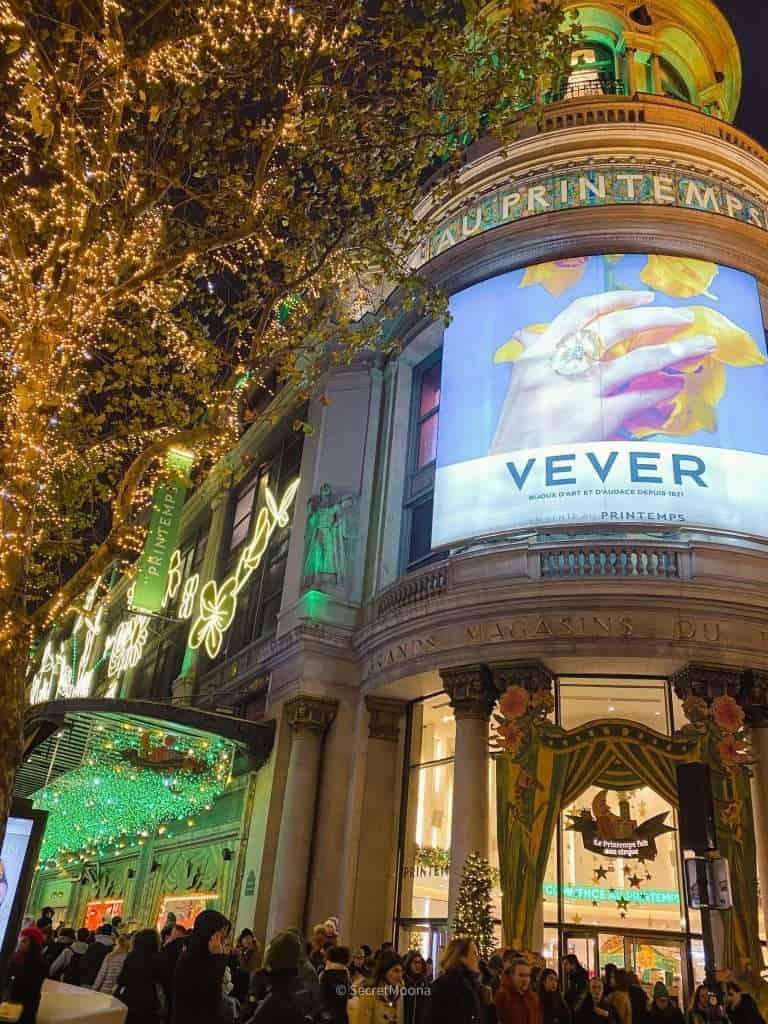 <strong>Where to See the Best Christmas Lights & Decorations in Paris </strong> 20 Front of Le Printemps Haussmann