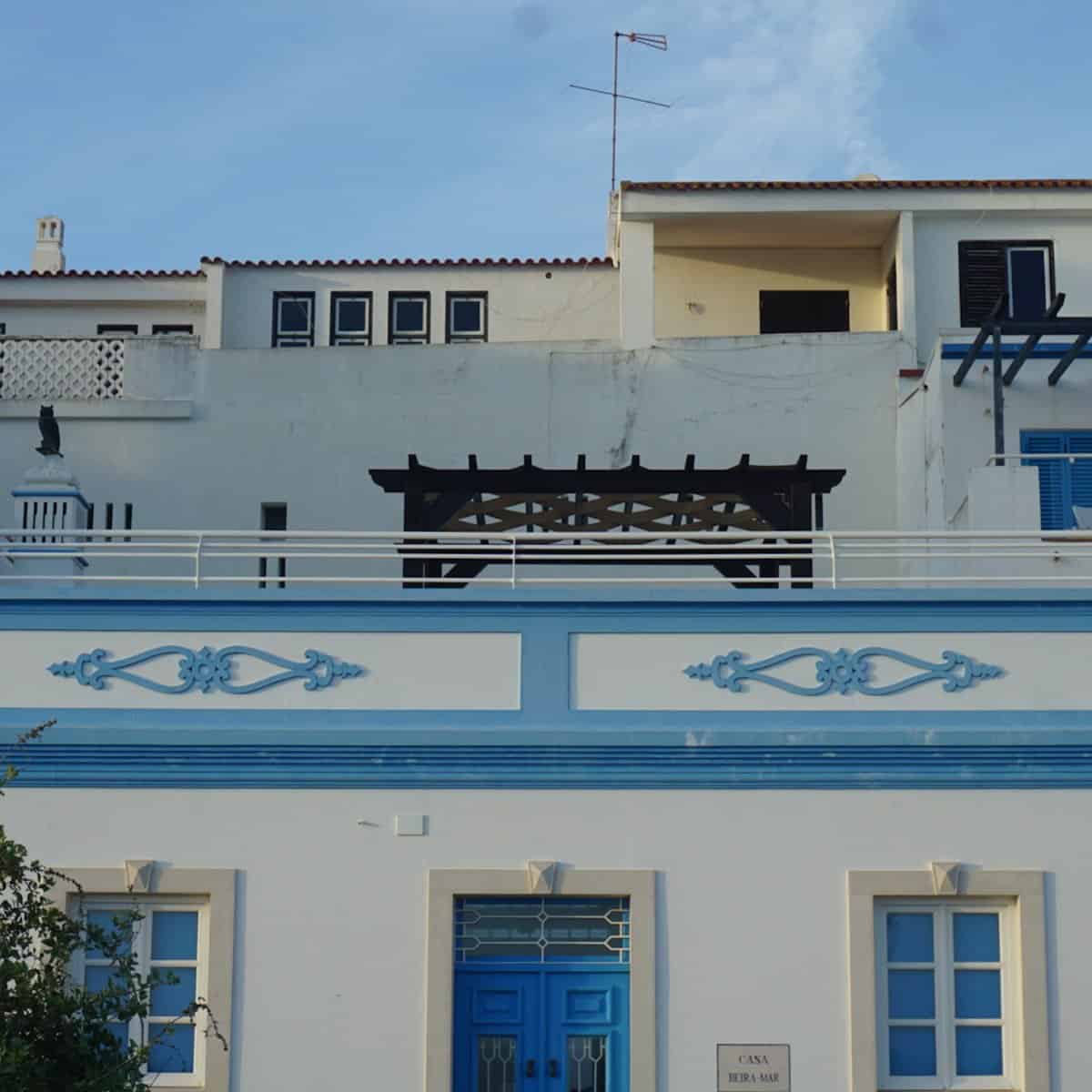 Algarve's blue and white houses - Algarve cities