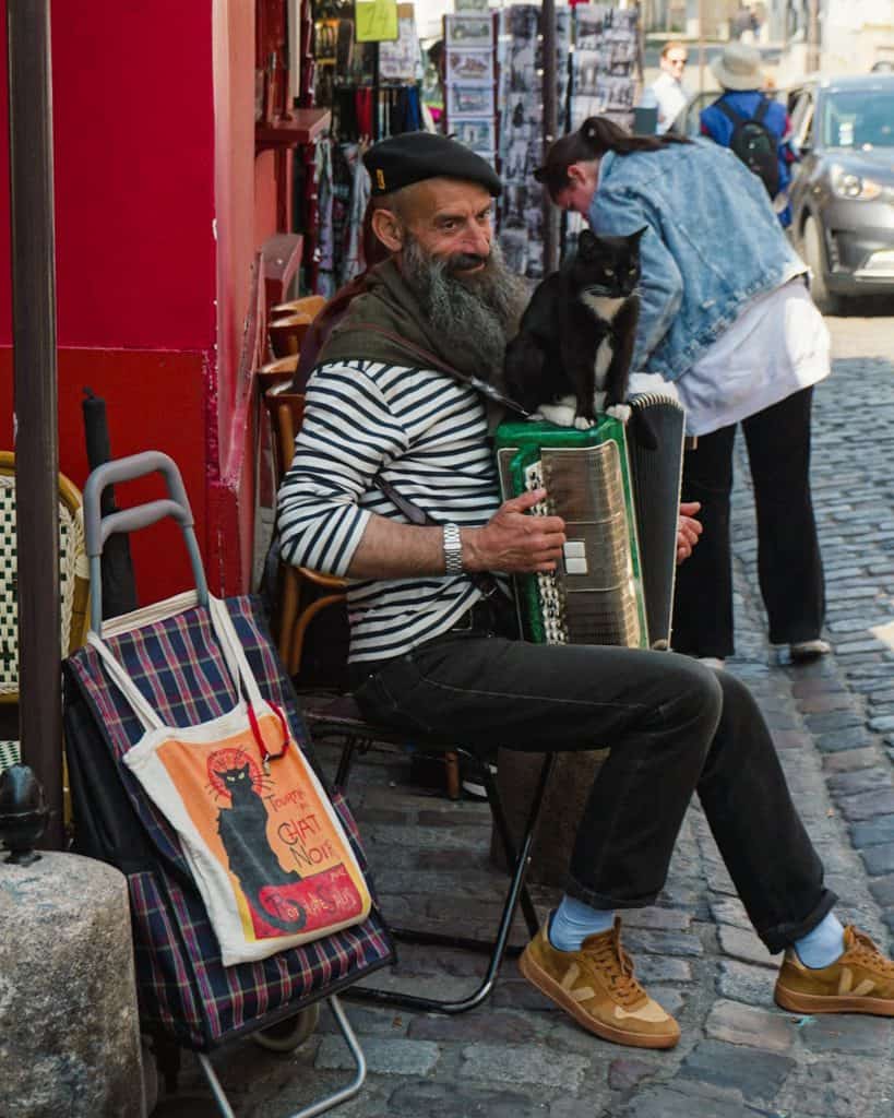 Artist playing accordion in Montmartre, Paris