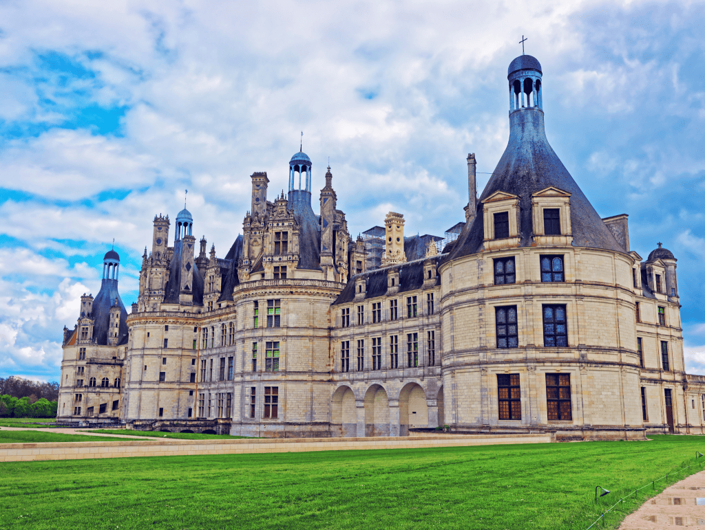 Exploring the Regions of France _ All You Need to Know 20 Chateau-De-Chambord-Palace-in-Loire-Valley-France