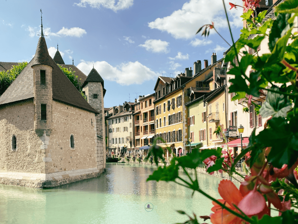 Exploring the Regions of France _ All You Need to Know 8 City of Annecy - Auvergne-Rhone-Alpes - Regions of France