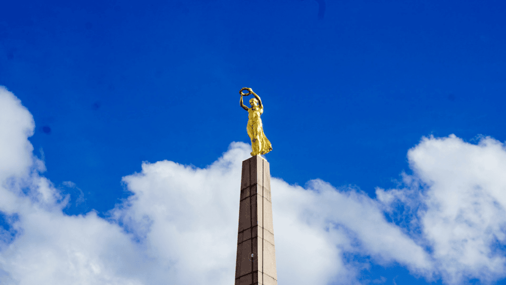 Gëlle Fra, the Golden Lady