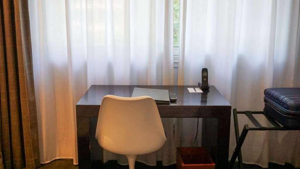 Desk area in Classic room at Park Hotel Grenoble