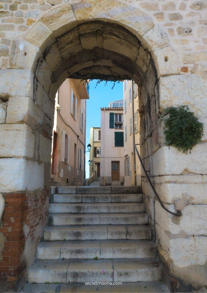 Medieval gate Porte de l’Orme leading to narrow alleys in Antibes.